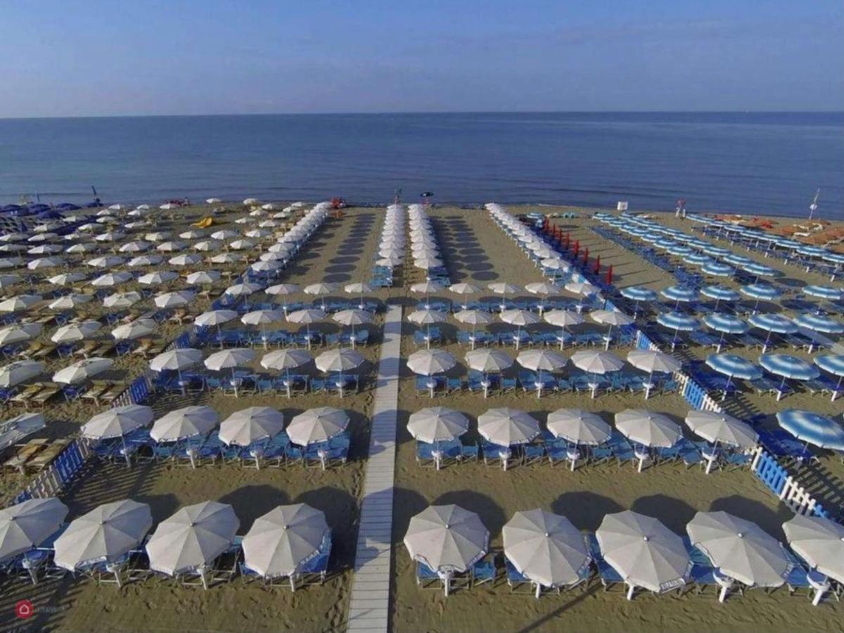 Apartamento La Conchiglia A Marina Marina Di Carrara Exterior foto