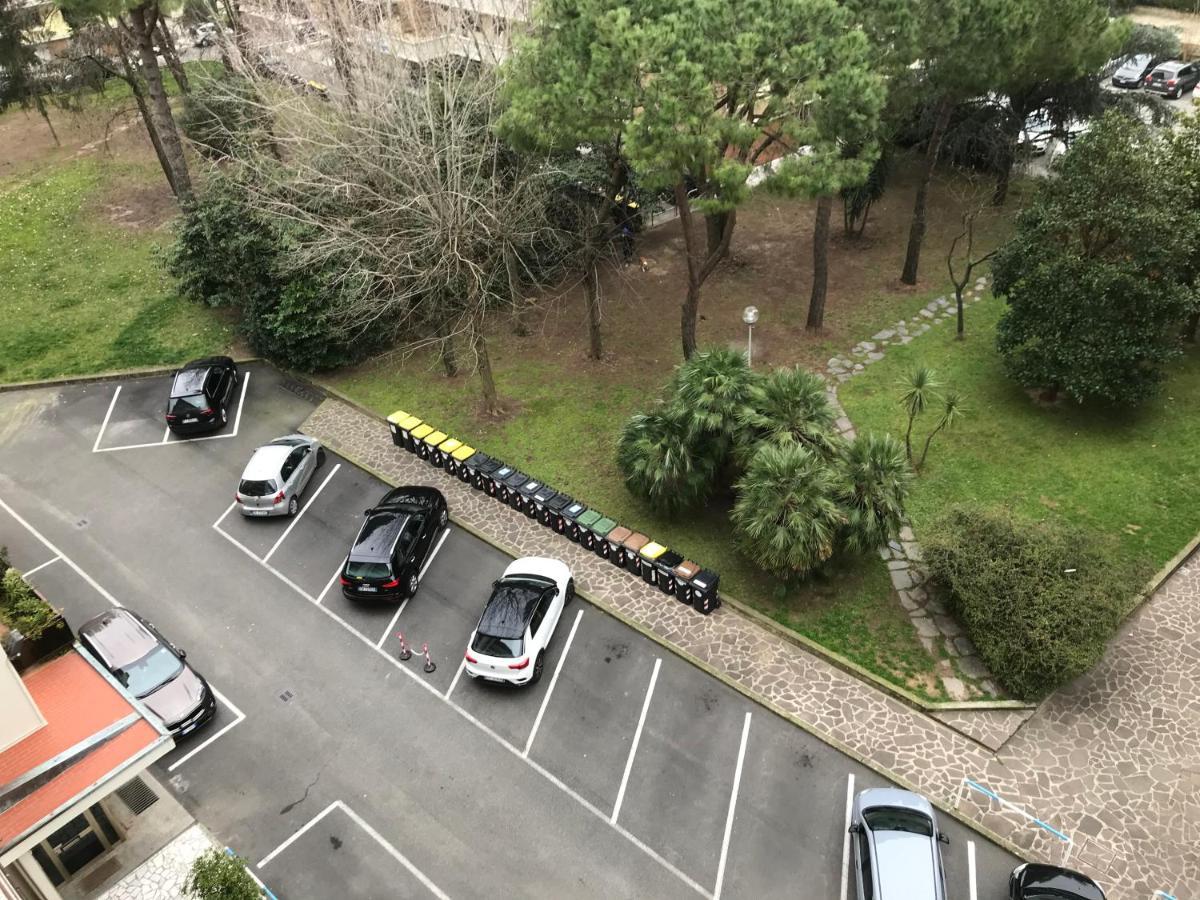 Apartamento La Conchiglia A Marina Marina Di Carrara Exterior foto