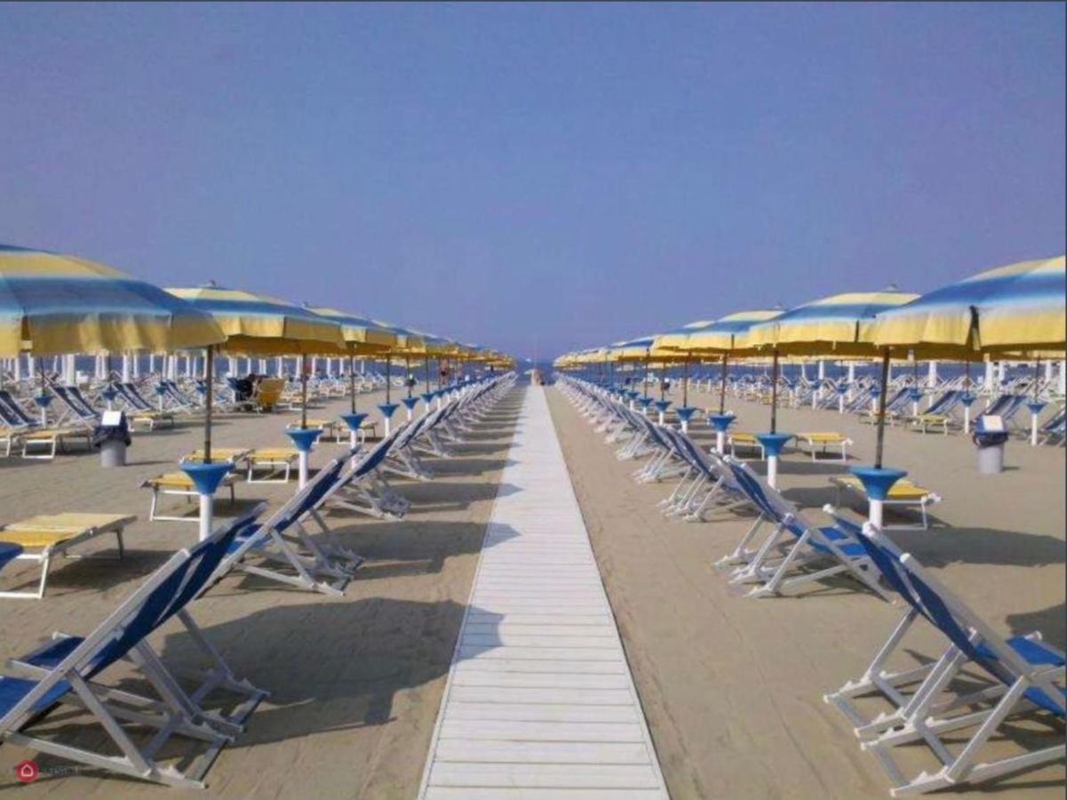 Apartamento La Conchiglia A Marina Marina Di Carrara Exterior foto