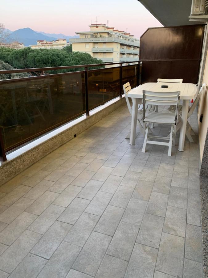 Apartamento La Conchiglia A Marina Marina Di Carrara Exterior foto