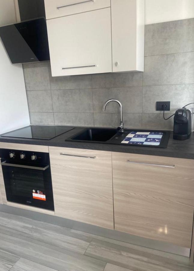 Apartamento La Conchiglia A Marina Marina Di Carrara Exterior foto
